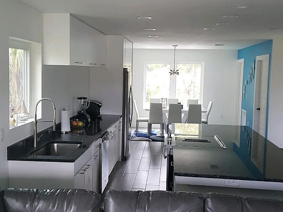 2nd image of 1433 SE 4th Ave