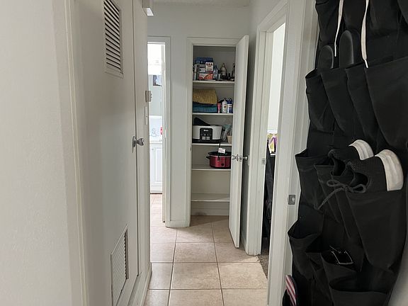 5th image of 136 N Troy Ave Unit A