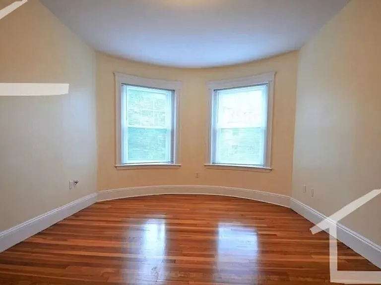 198 Winthrop Rd #5E — Photo 2