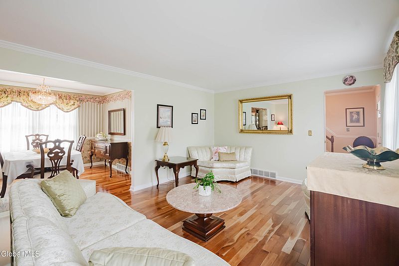 5th image of 98 Miller Road