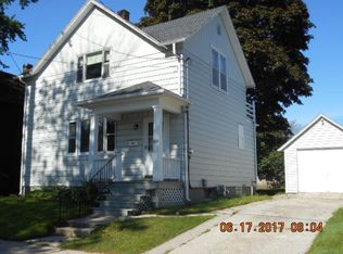 628 N 4th St, Manitowoc, WI 54220