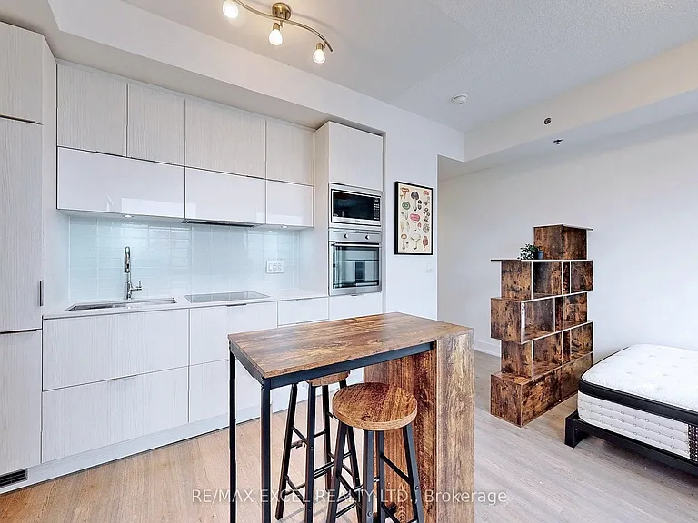 318 Richmond St W #2505 — Photo 9