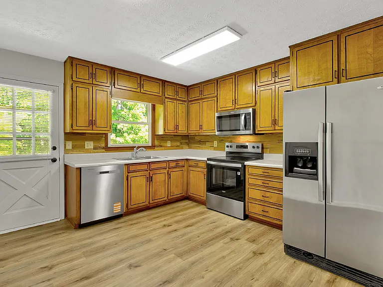 200 Meadowbrook Ct #B — Photo 13