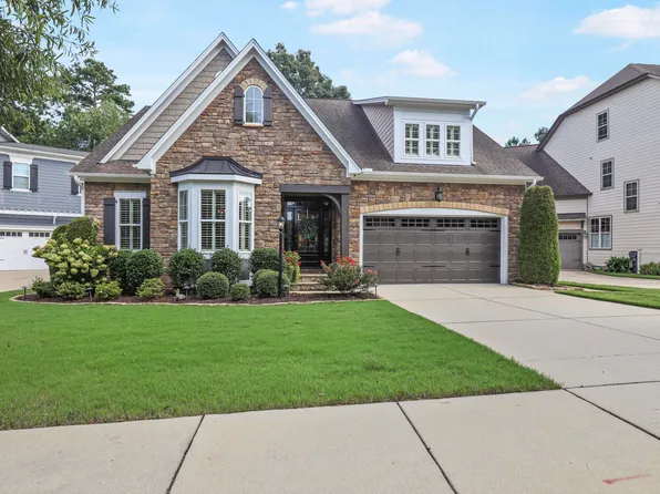 413 Morning Oaks Dr, Holly Springs, NC 27540