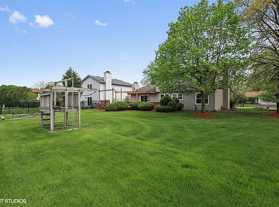 3rd image of 1114 Longford Dr