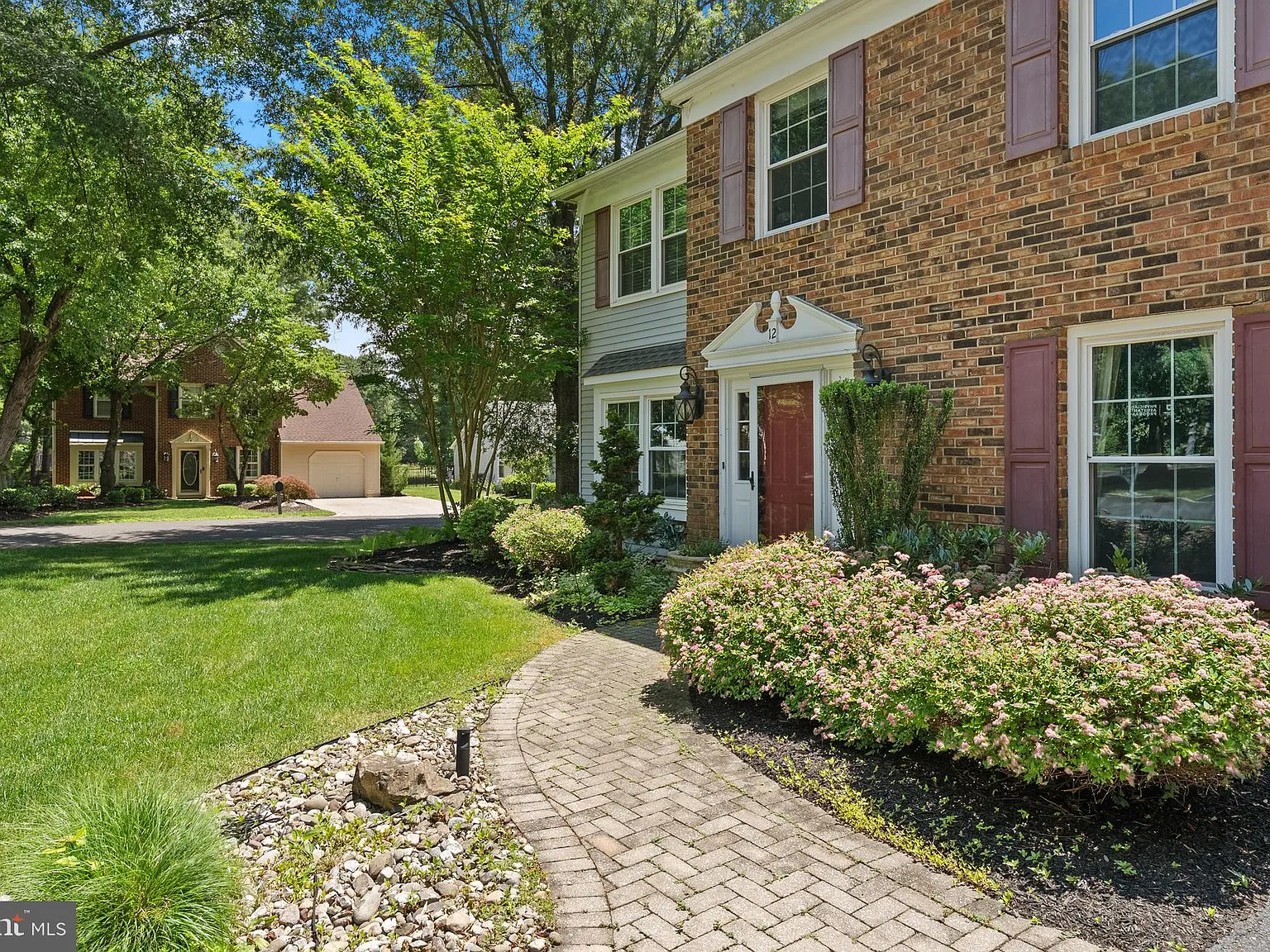 4 bed, 2.5 bath, 2264 sqft, $4,400 — Photo 3