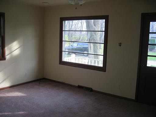 2nd image of 114 E Franklin St