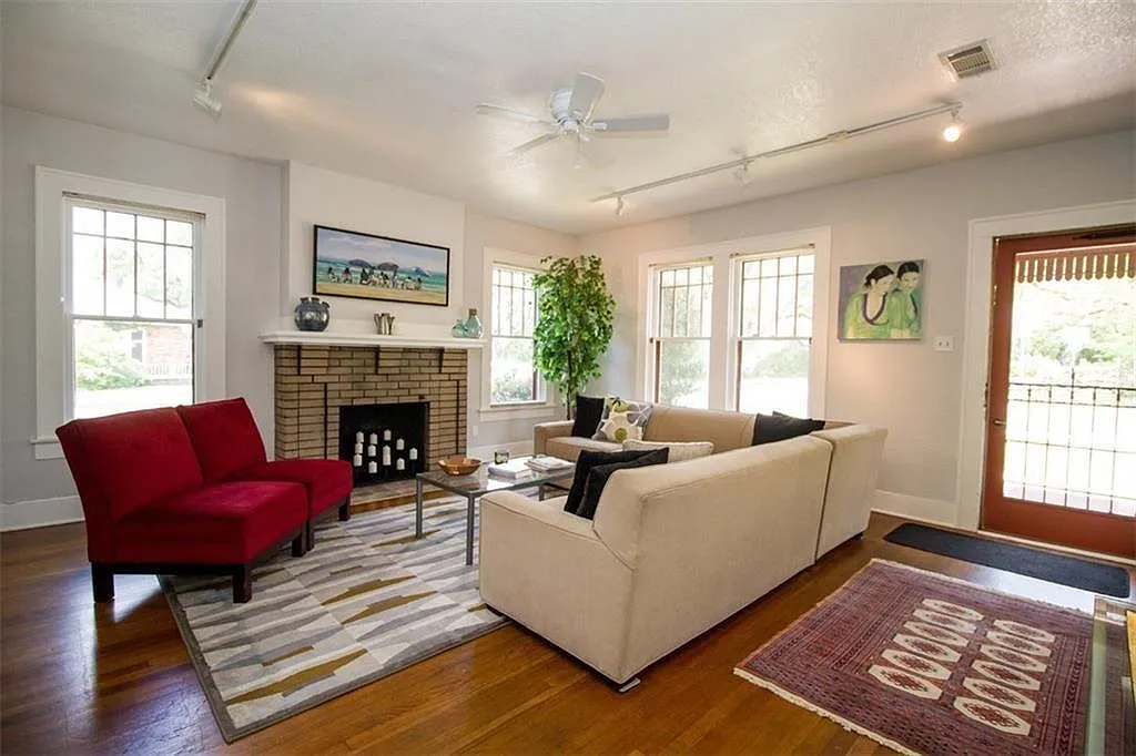 7 bed, 4.0 bath, 2205 sqft, $11,500 — Photo 3