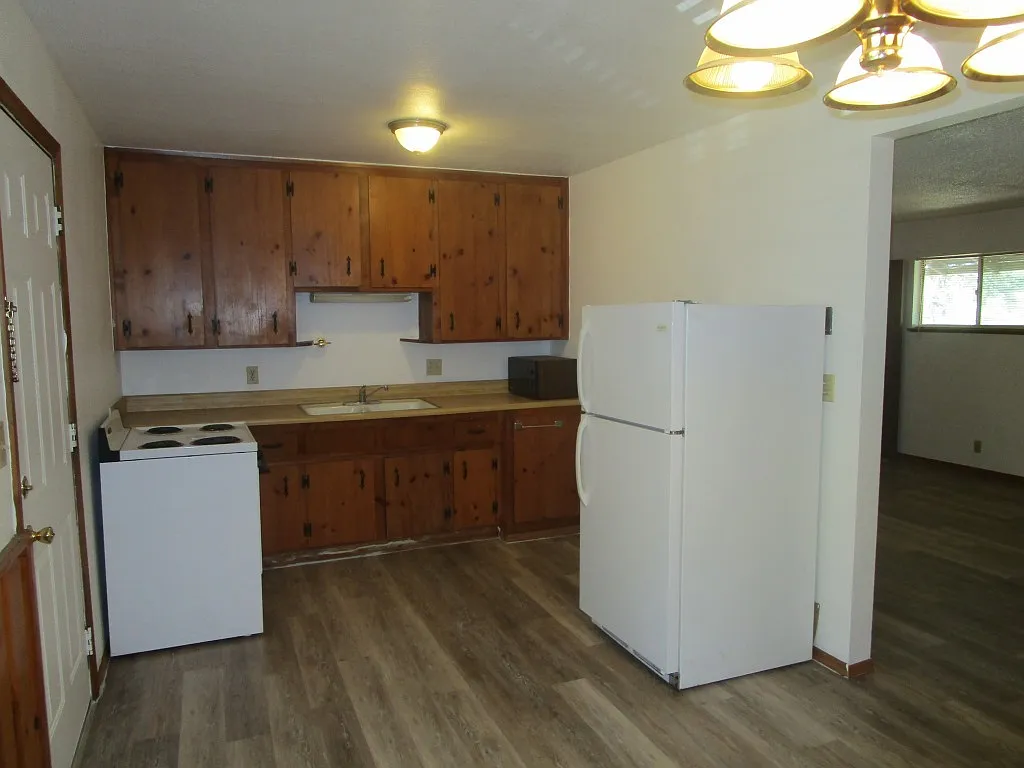 570 S. Westway Lane Pl — Photo 2