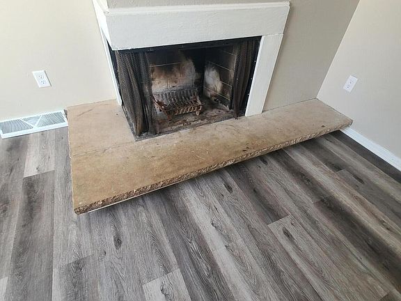 5th image of 1021 Valley Side Dr