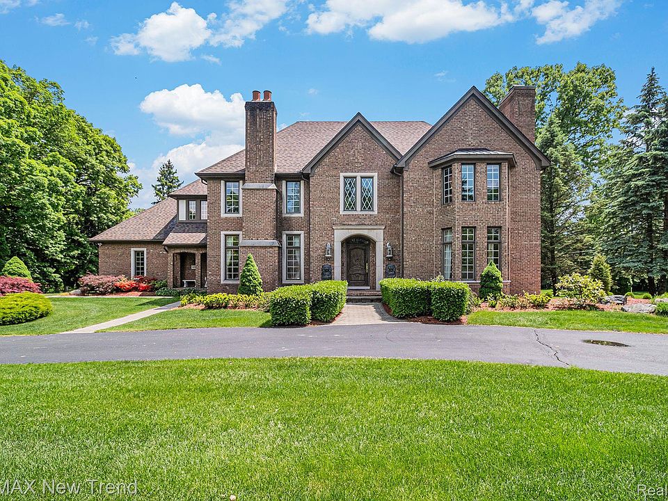 1st image of 452 Thetford Ln
