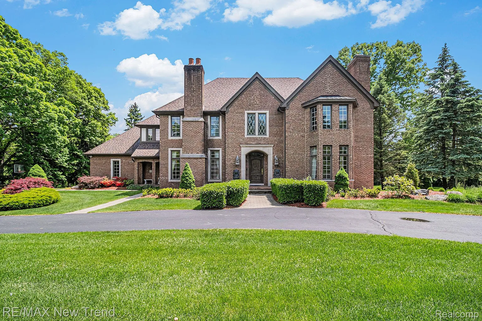 452 Thetford Ln photo 1