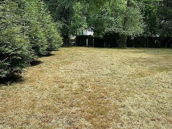 2nd image of 158 Aurora Dr