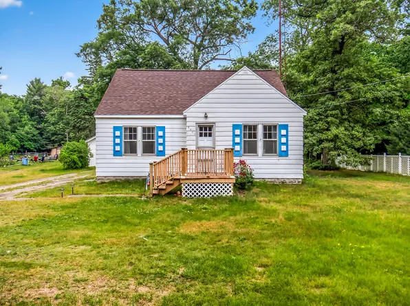 4412 W Giles Rd, Muskegon, MI 49445
