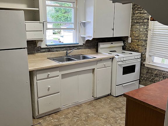 5th image of 2032 W Hudson St