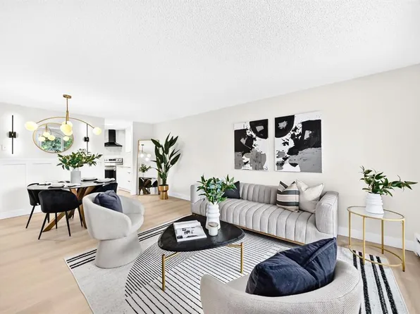 80 E Glamis Dr SW #3204, Calgary, AB T3E 6T7