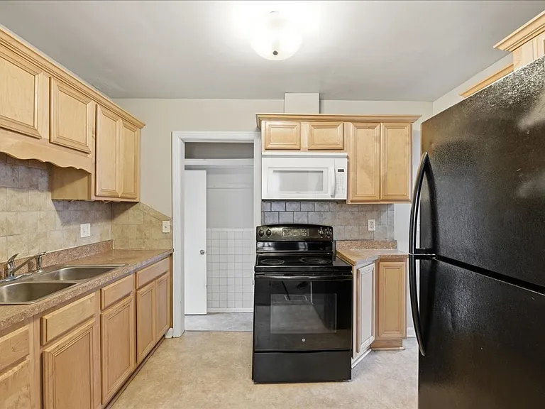 3436 N Lasalle St — Photo 7