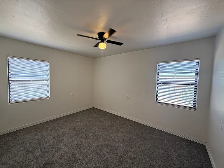1835 Palomas Dr NE — Photo 8