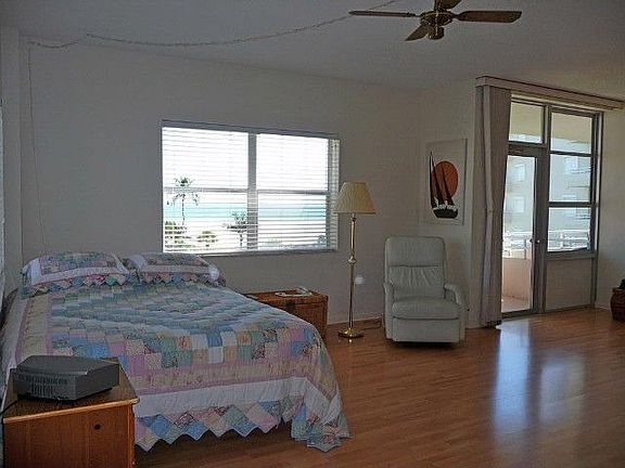 3rd image of 240 Seaview Ct APT 416