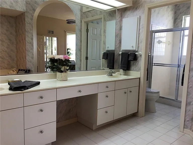 549 Fallbrook Dr — Photo 3