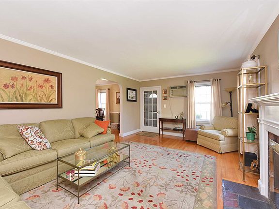 4th image of 179 Emerson Pl