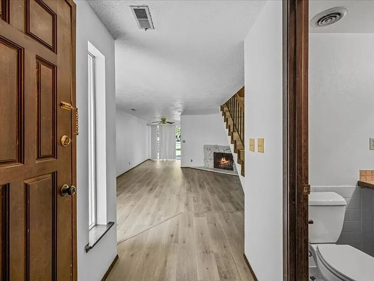 501 Wright Ave #1 — Photo 4