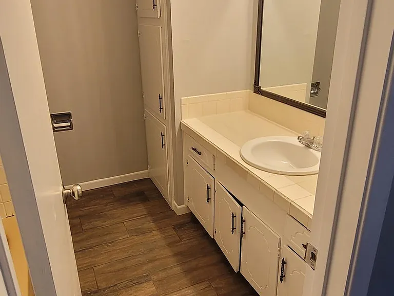 1729 Meadowcliff Dr — Photo 7
