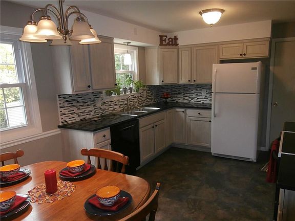 5th image of 1738 Skyline Dr