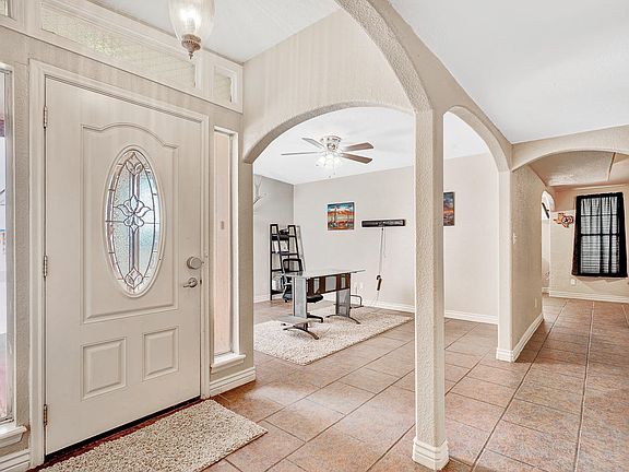 3rd image of 312 Vaudeville Dr