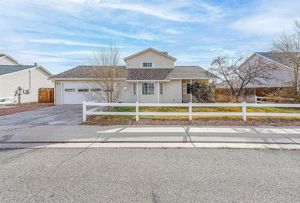 1st image of 3229 Golden Sun Ave