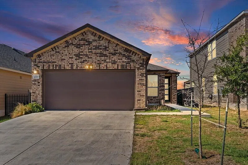 3 bed, 2.0 bath, 1537 sqft, $2,050 — Photo 1