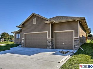 15411 Cottonwood St, Omaha, NE 68138