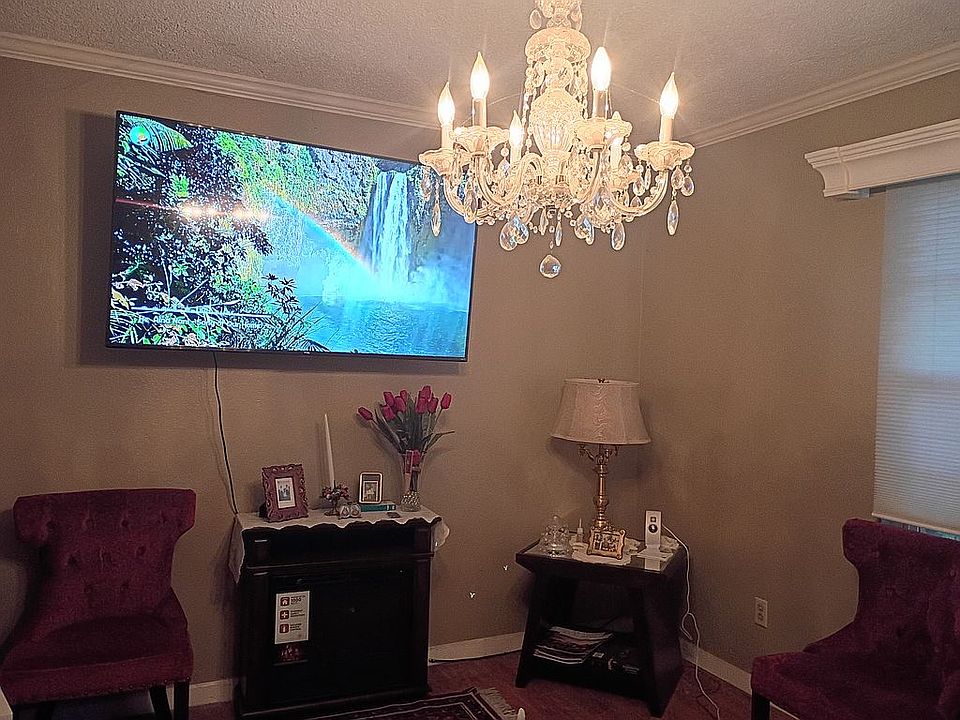 2nd image of 2625 Stoneridge Dr