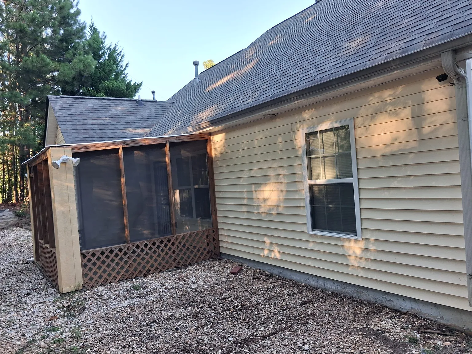 4 bed, 1557 sqft, $2,200 — Photo 4