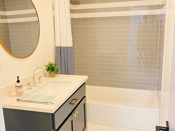 5th image of 3581 S Centinela Ave #5