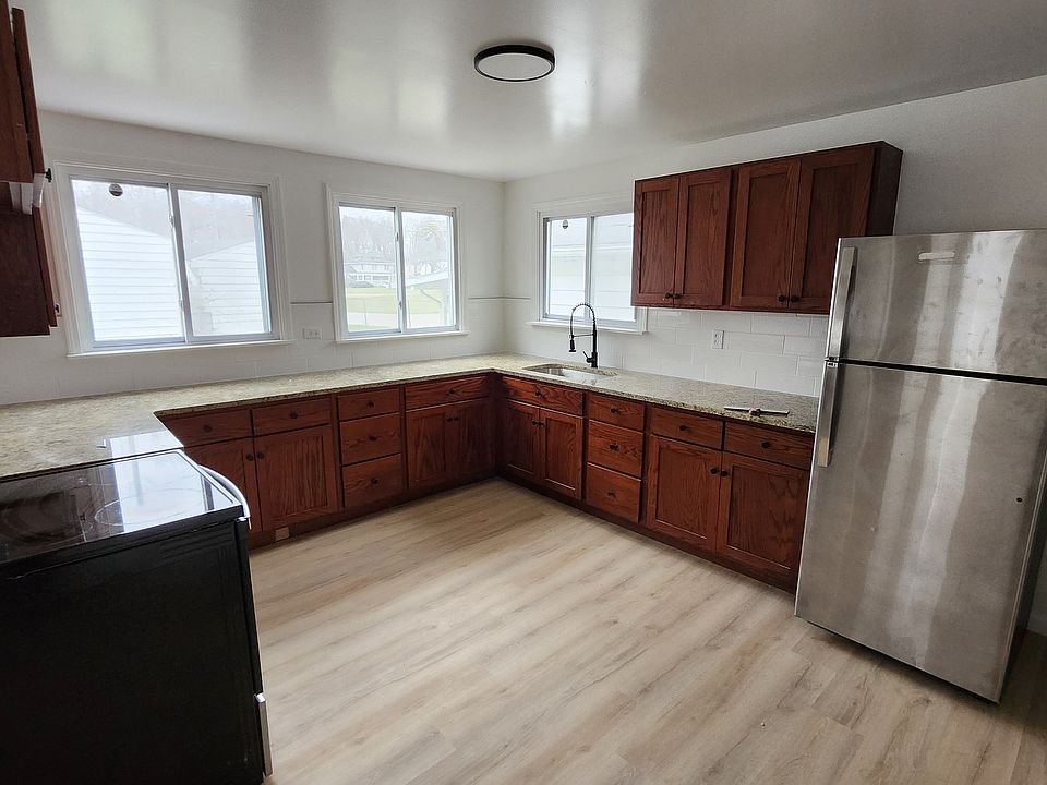 2nd image of 229 1st St