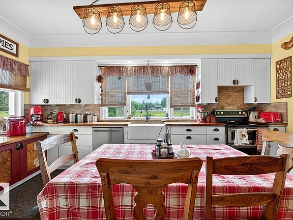 4th image of 572004 State Highway 857