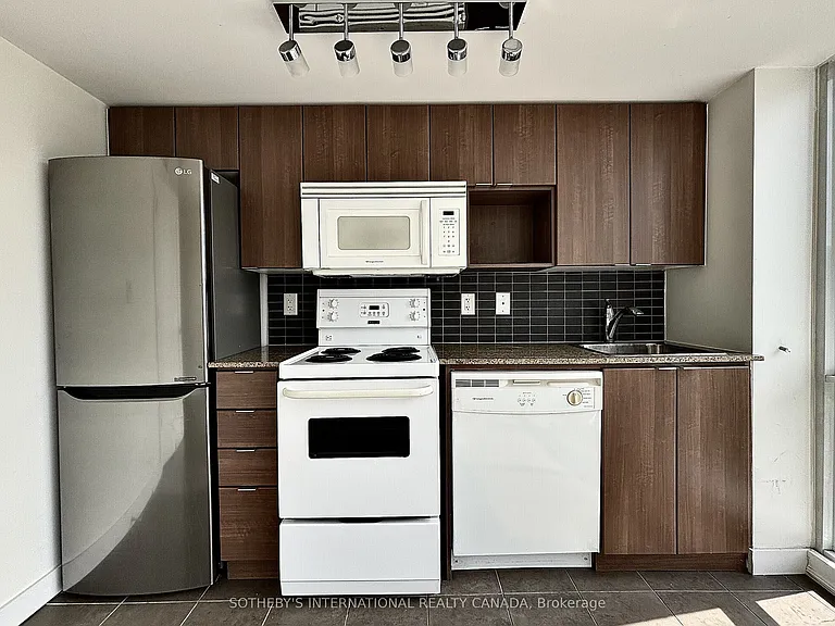11 Brunel Ct #1216 — Photo 26