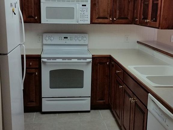 Full kitchen