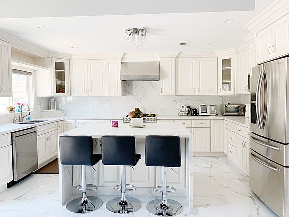 5th image of 10010 Margo Ln