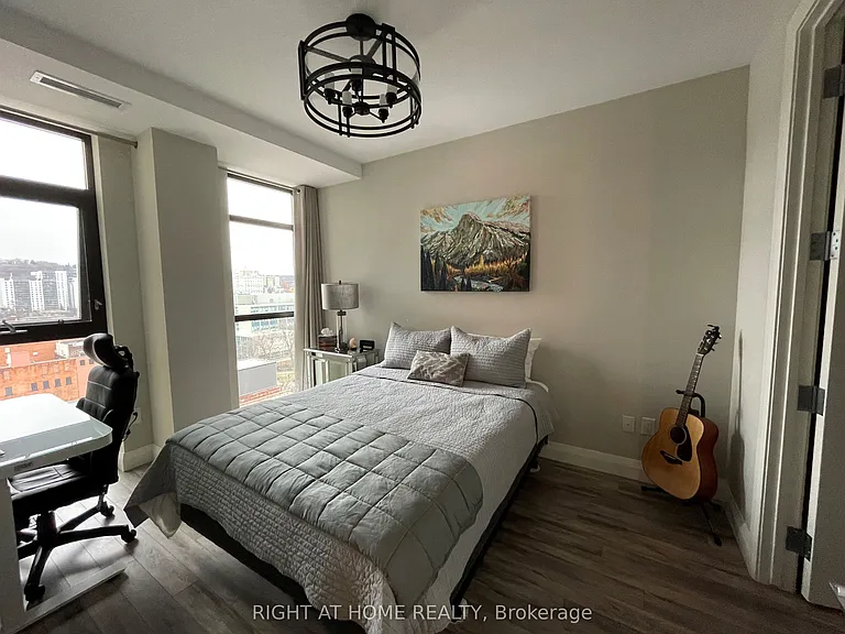118 King St E #1015 — Photo 18