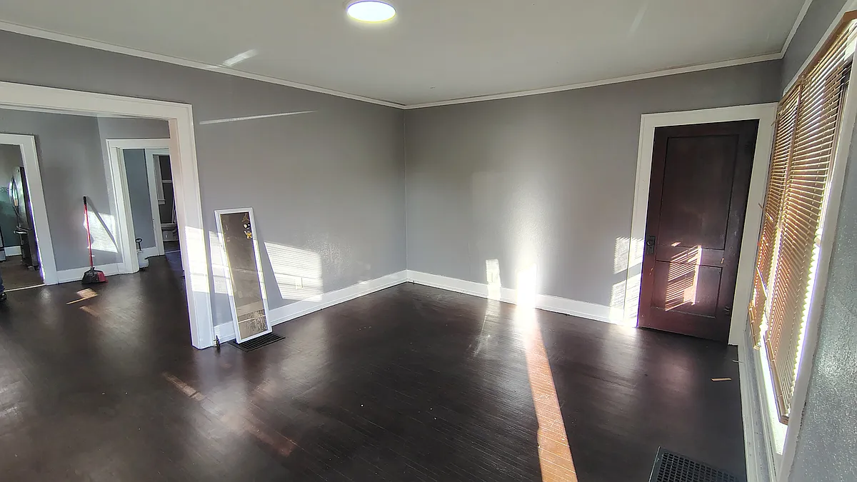 Building Photo - 320 W Elm St #320