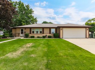 855 Cumberland St, Hoffman Estates, IL 60169
