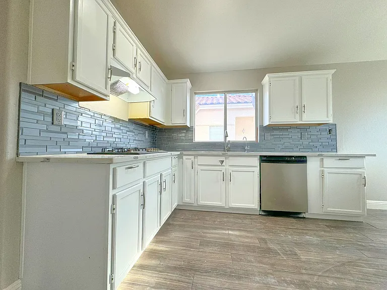 3740 Alliance St — Photo 12