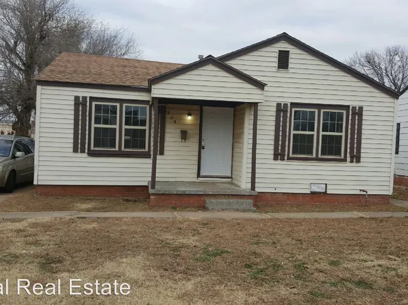 229 W Fairchild Dr, Midwest City, OK 73110