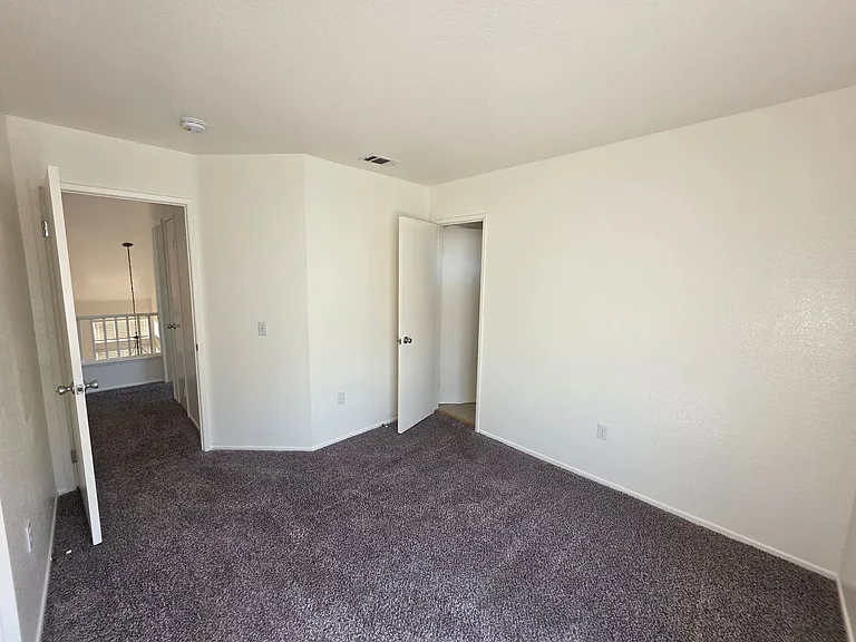 1354 Carriage Ln — Photo 7