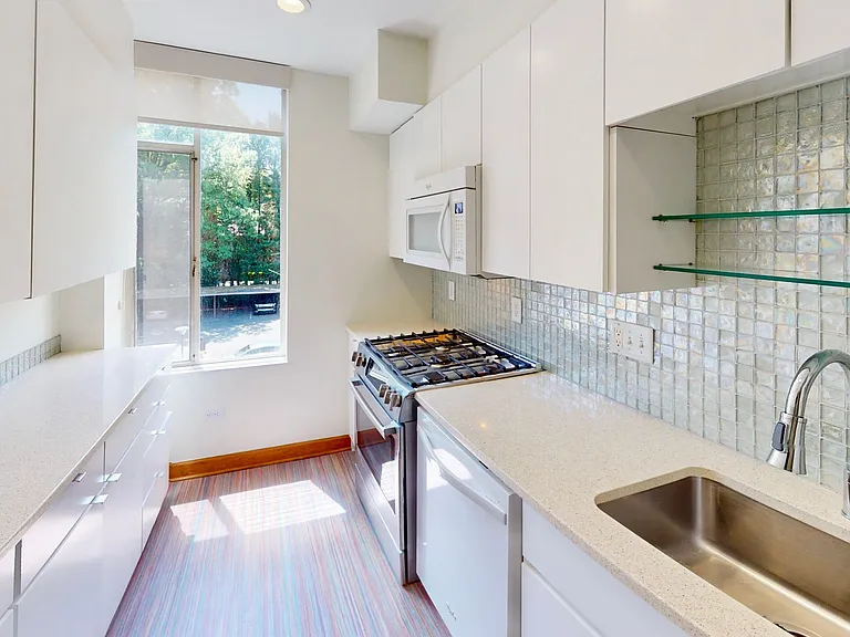 1300 Queens Rd #309 — Photo 10