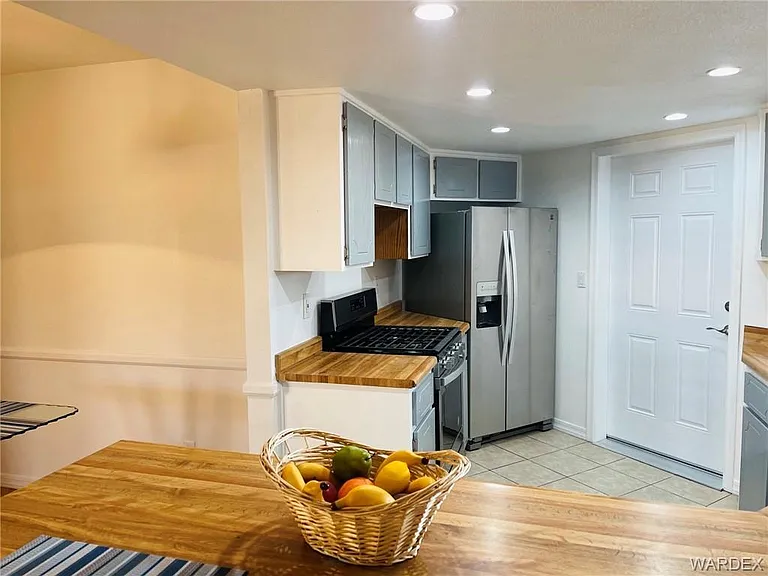 383 Swan Dr — Photo 3