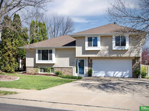 706 Joseph Dr, Papillion, NE 68046
