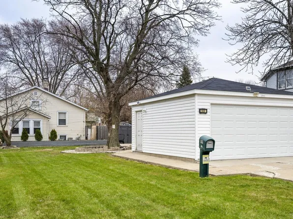 909 N 9th Ave, Maywood, IL 60153